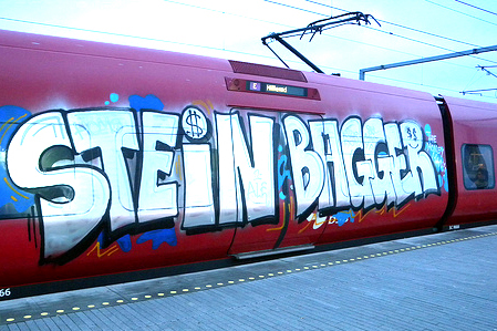 stein bagger - graffiti på S-tog - december 2008